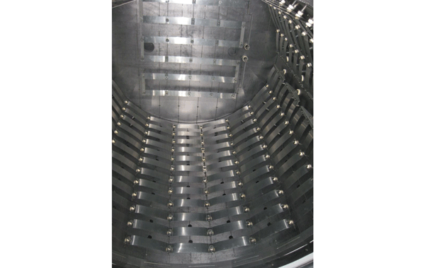 Figure 11 | Combination hot zone – VAC AERO carbon/carbon composite liner and molybdenum heating elements