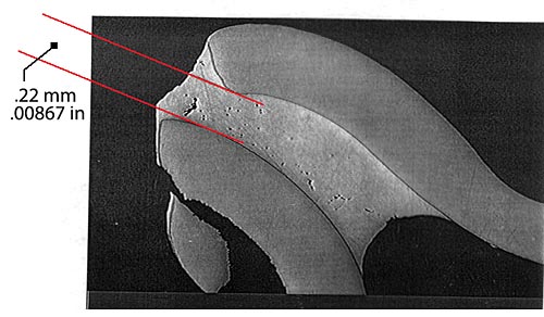 Fig. 3. A wide gap on the right side of the joint with lots of shrinkage voids.